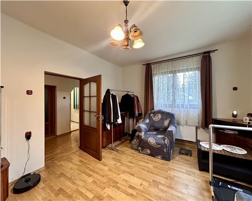 Vanzare casa 6 camere, in Baicoi, teren 1800 MP