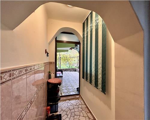 Vanzare casa 6 camere, in Baicoi, teren 1800 MP