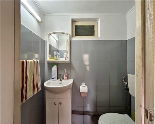 Vanzare casa 6 camere, in Baicoi, teren 1800 MP
