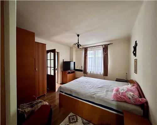 Vanzare casa 6 camere, in Baicoi, teren 1800 MP
