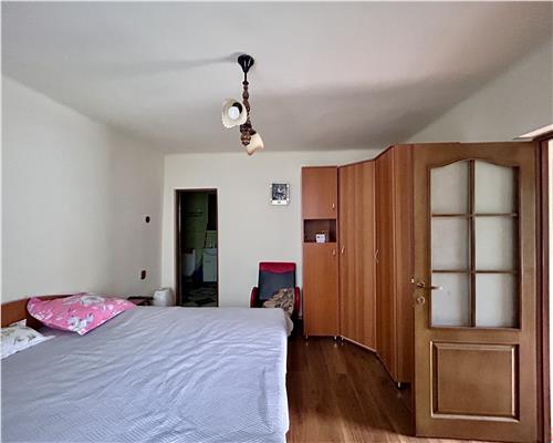 Vanzare casa 6 camere, in Baicoi, teren 1800 MP