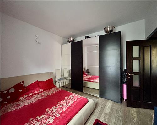 Casa cu 5 camere, P+M, 2 bai, acces auto 2 strazi, Ploiesti, zona Andrei Muresanu