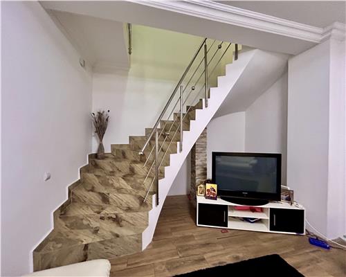 Casa cu 5 camere, P+M, 2 bai, acces auto 2 strazi, Ploiesti, zona Andrei Muresanu