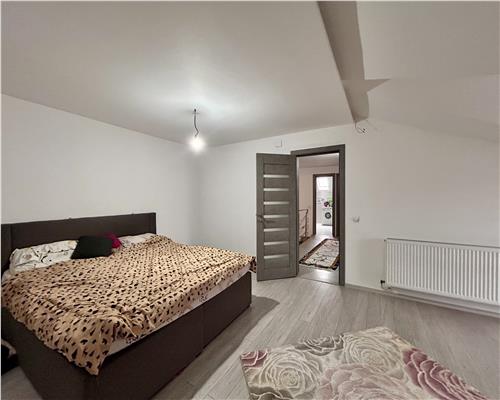 Casa cu 5 camere, P+M, 2 bai, acces auto 2 strazi, Ploiesti, zona Andrei Muresanu