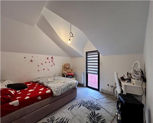 Casa cu 5 camere, P+M, 2 bai, acces auto 2 strazi, Ploiesti, zona Andrei Muresanu