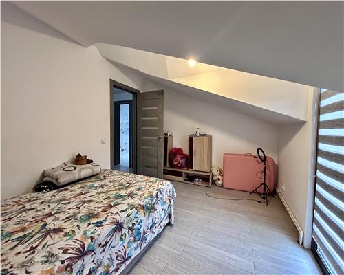 Casa cu 5 camere, P+M, 2 bai, acces auto 2 strazi, Ploiesti, zona Andrei Muresanu