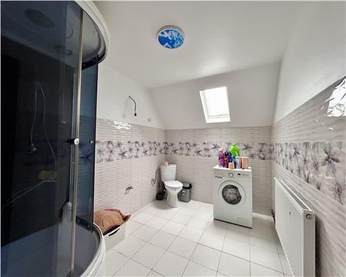 Casa cu 5 camere, P+M, 2 bai, acces auto 2 strazi, Ploiesti, zona Andrei Muresanu