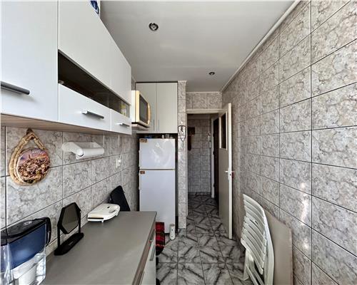 Apartament cu 2 camere, semidecomandat, Ploiesti, Vest I