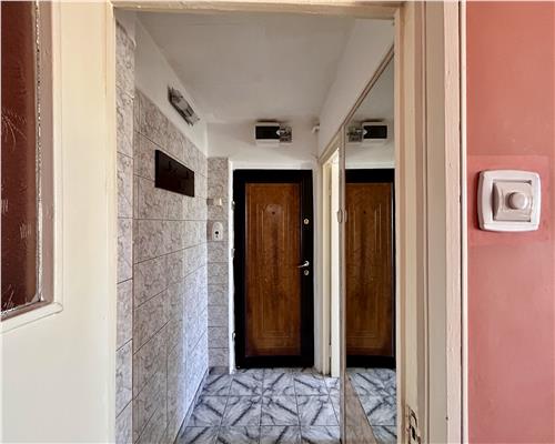 Apartament cu 2 camere, semidecomandat, Ploiesti, Vest I