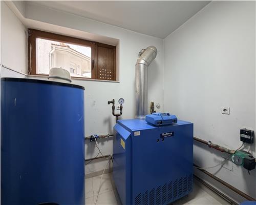 Vila P+1+M, 9 camere, 600 mp, stradal Pipera