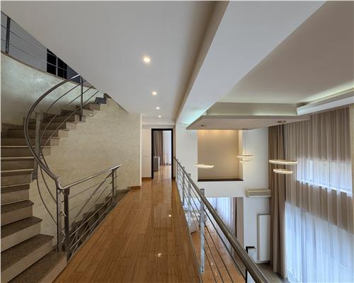 Vila P+1+M, 9 camere, 600 mp, stradal Pipera