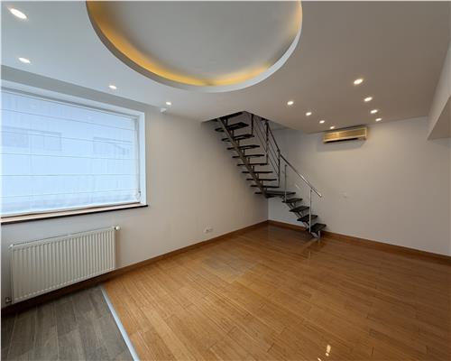 Vila P+1+M, 9 camere, 600 mp, stradal Pipera