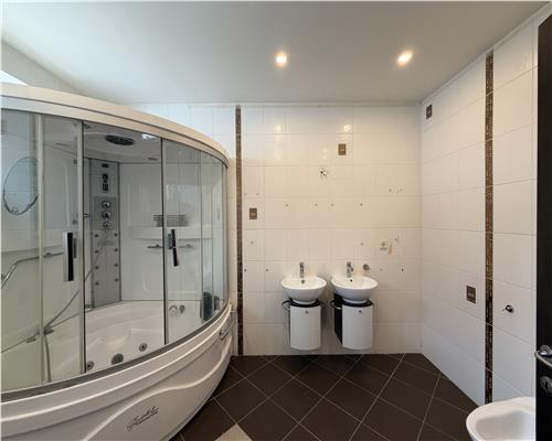 Vila P+1+M, 9 camere, 600 mp, stradal Pipera