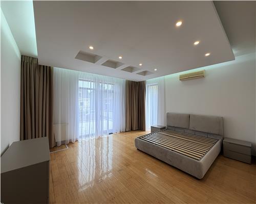 Vila P+1+M, 9 camere, 600 mp, stradal Pipera