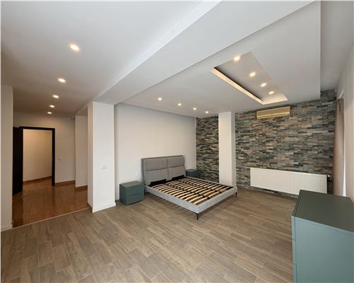 Vila P+1+M, 9 camere, 600 mp, stradal Pipera