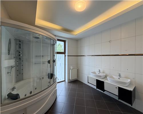 Vila P+1+M, 9 camere, 600 mp, stradal Pipera