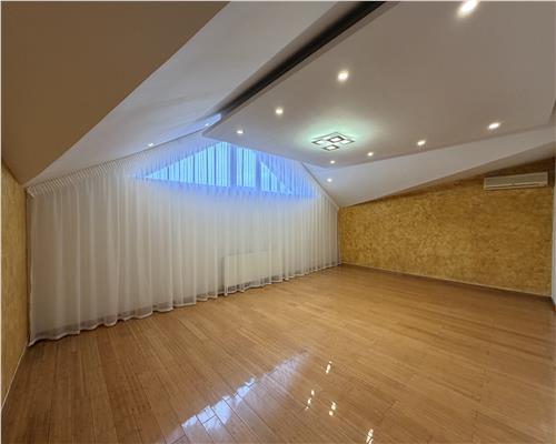 Vila P+1+M, 9 camere, 600 mp, stradal Pipera