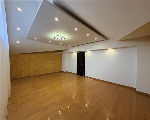 Vila P+1+M, 9 camere, 600 mp, stradal Pipera