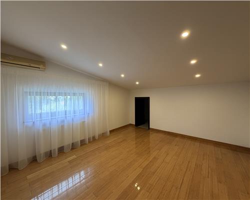 Vila P+1+M, 9 camere, 600 mp, stradal Pipera