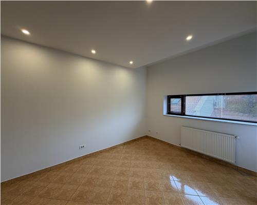 Vila P+1+M, 9 camere, 600 mp, stradal Pipera