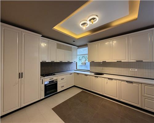 Vila P+1+M, 9 camere, 600 mp, stradal Pipera