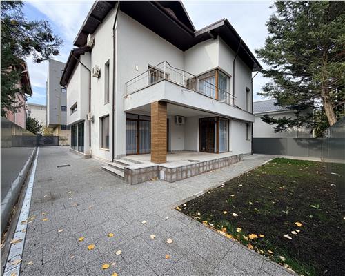 Vila P+1+M, 9 camere, 600 mp, stradal Pipera