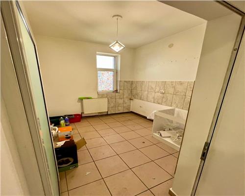 Vanzare casa D+P+M in Urlati, zona centrala.