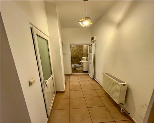 Vanzare casa D+P+M in Urlati, zona centrala.