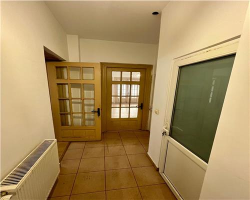 Vanzare casa D+P+M in Urlati, zona centrala.