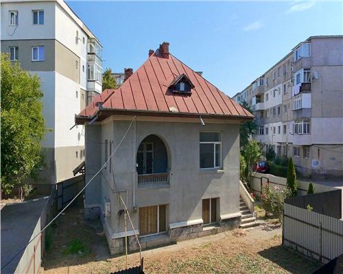 Vanzare casa D+P+M in Urlati, zona centrala.