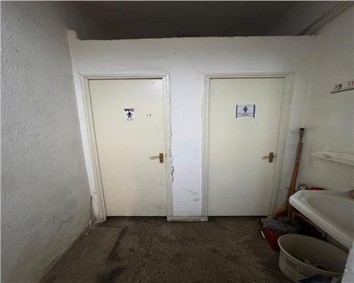 Spatiu comercial la parter de bloc, in Ploiesti, zona Bd. Bucuresti