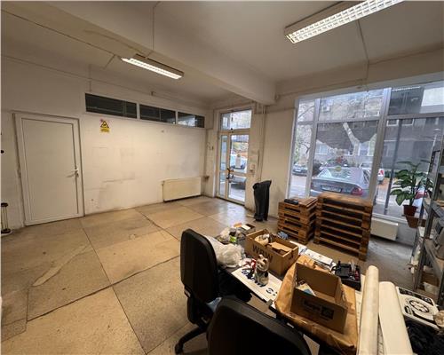 Spatiu comercial la parter de bloc, in Ploiesti, zona Bd. Bucuresti
