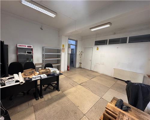 Spatiu comercial la parter de bloc, in Ploiesti, zona Bd. Bucuresti