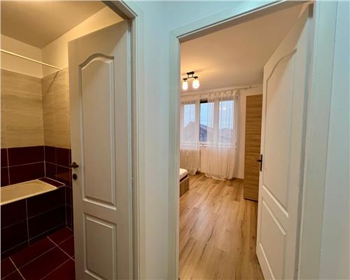 Inchiriere 3 camere central ,recent renovat, Ploiesti