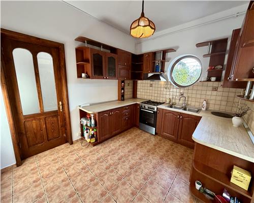 Vila 5 camere, teren 795 mp, Ploiesti, zona centrala