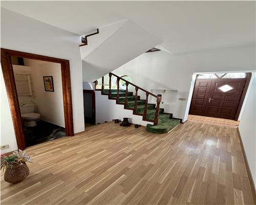 Vila 5 camere, teren 795 mp, Ploiesti, zona centrala