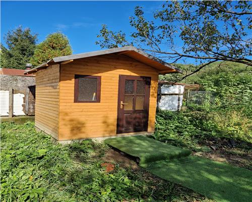 Teren cu constructii Cosmina de Sus   Foisor, baie, cabanuta si umbrar