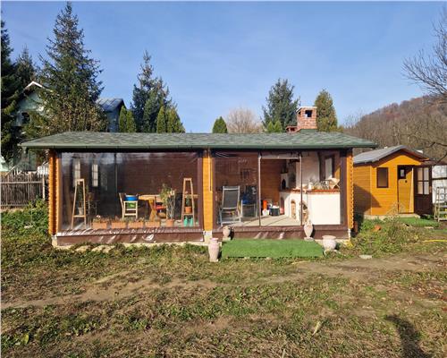 Teren cu constructii Cosmina de Sus   Foisor, baie, cabanuta si umbrar