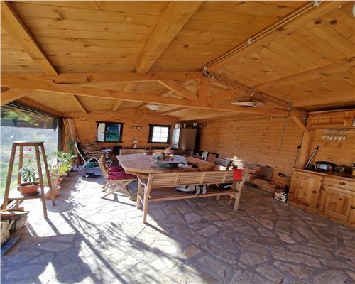 Teren cu constructii Cosmina de Sus   Foisor, baie, cabanuta si umbrar