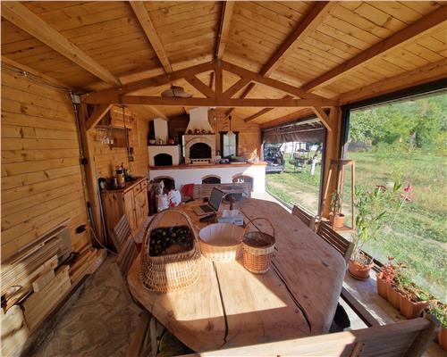 Teren cu constructii Cosmina de Sus   Foisor, baie, cabanuta si umbrar