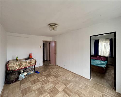 Apartament 3 camere, semidecomandat, Vest, Ploiesti