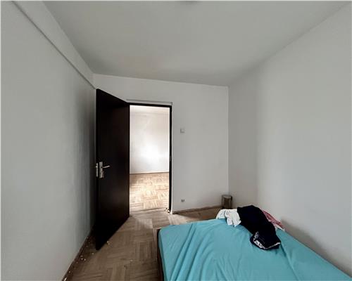 Apartament 3 camere, semidecomandat, Vest, Ploiesti