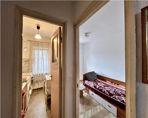 Apartament 3 camere, semidecomandat, Vest, Ploiesti