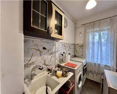 Apartament 3 camere, semidecomandat, Vest, Ploiesti