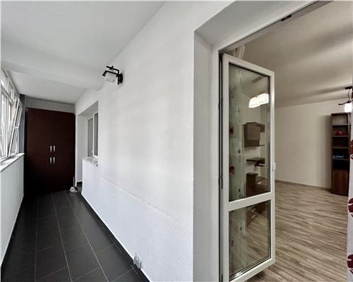 Apartament 3 camere, 2 locuri de parcare, centrala proprie, Vest