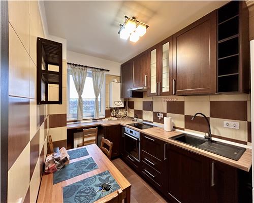 Apartament 3 camere, 2 locuri de parcare, centrala proprie, Vest