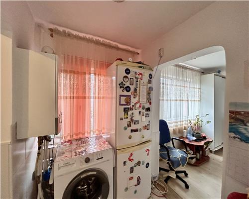 Vanzare casa 5 dormitoare, curte libera 378 mp, Motoi, Ploiesti