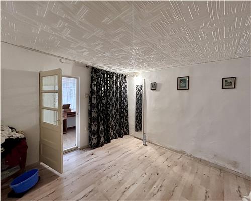 Vanzare casa 5 dormitoare, curte libera 378 mp, Motoi, Ploiesti