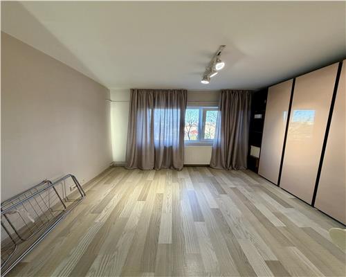 Apartament 3 camere, centrala proprie, Ploiesti, zona centrala