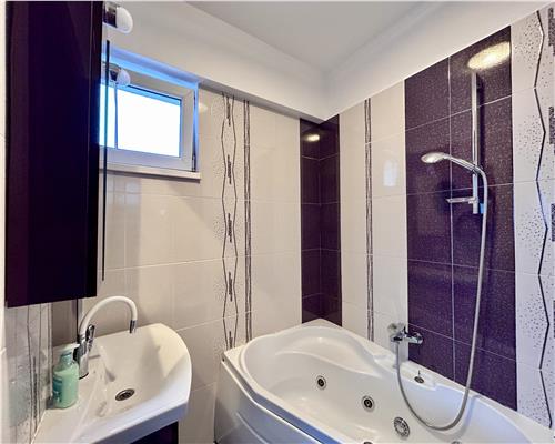 Apartament 3 camere, 2 locuri de parcare, centrala proprie, Vest